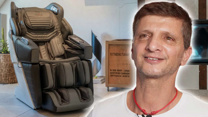 Masážní křeslo Casada III vedle kachlových kamen